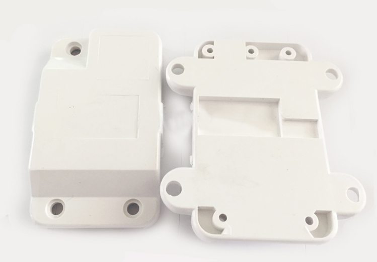 接線盒是用什么材料做的