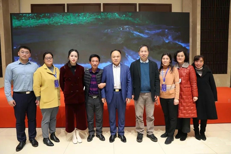 《塑料工業(yè)》全體人員與蹇錫高院士、王玉忠院士、劉孝波教授合影留念